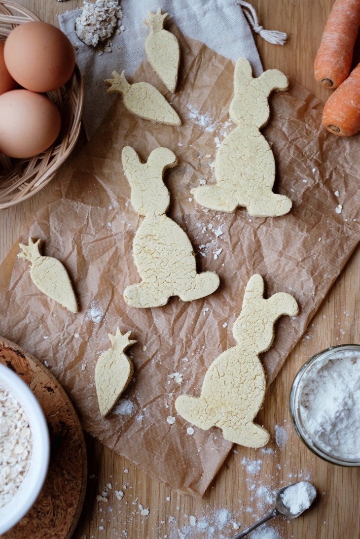 gluten free recipe for home made easy simple gluten free dog treats by Perfect cocker spaniel from Beyond the Doughnut cookbook of dog treats and meals (C) copyrighted image